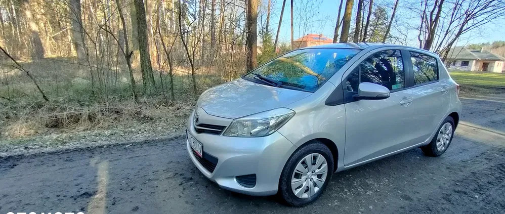 toyota pińczów Toyota Yaris cena 35000 przebieg: 103000, rok produkcji 2013 z Pińczów